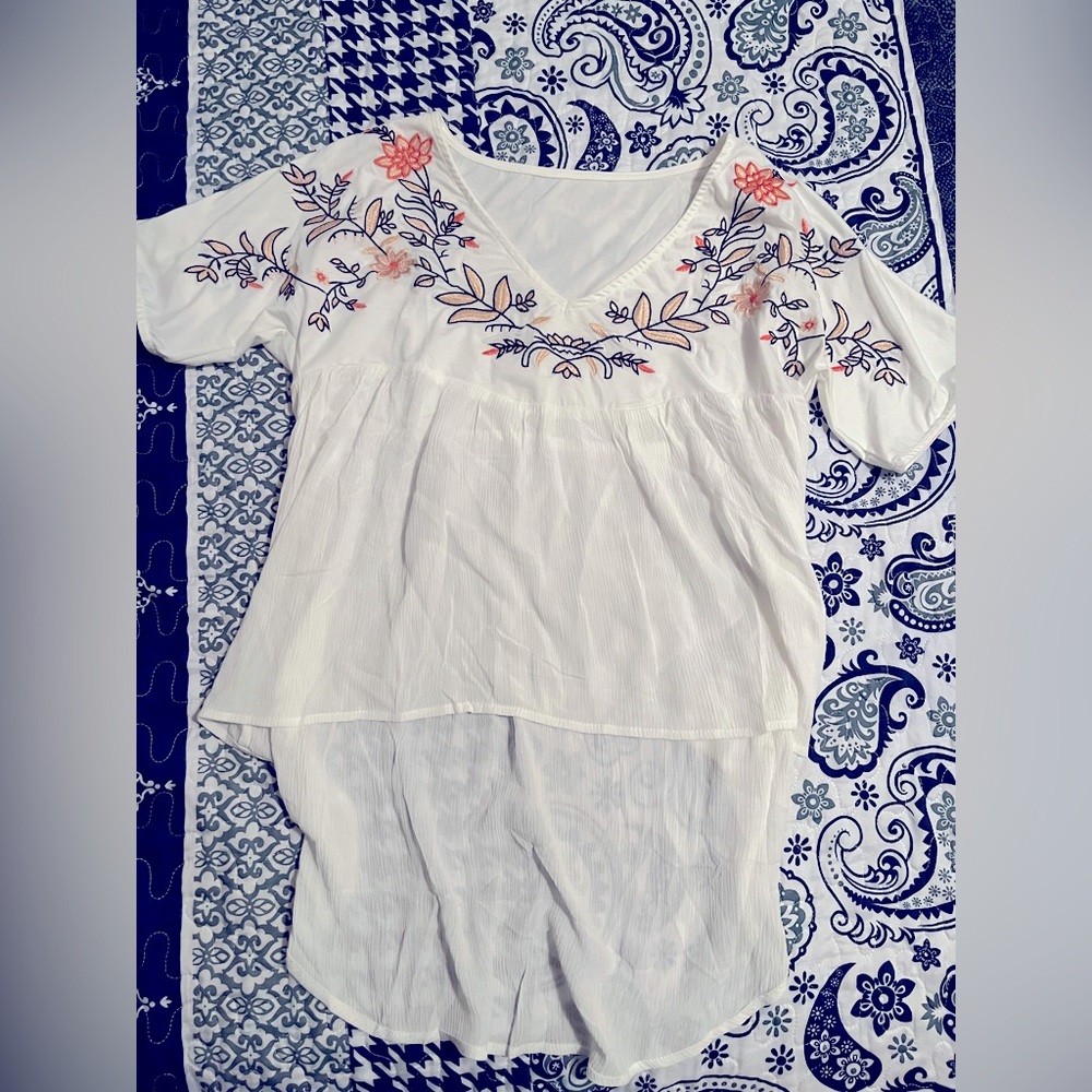 Brand new never worn women’s top.